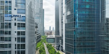 地王集团为何还收取物业费？